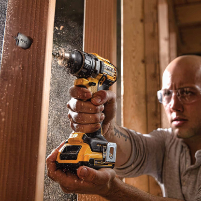 KIT TALADRO ORIGINAL INALÁMBRICO DEWALT CON 2 BATERIAS + ACCESORIOS + JUEGO CAJA SET DADOS CHICHARRA 46 PCS